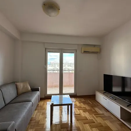 Moderan Stan S Pogledom Na Hram Апартаменты